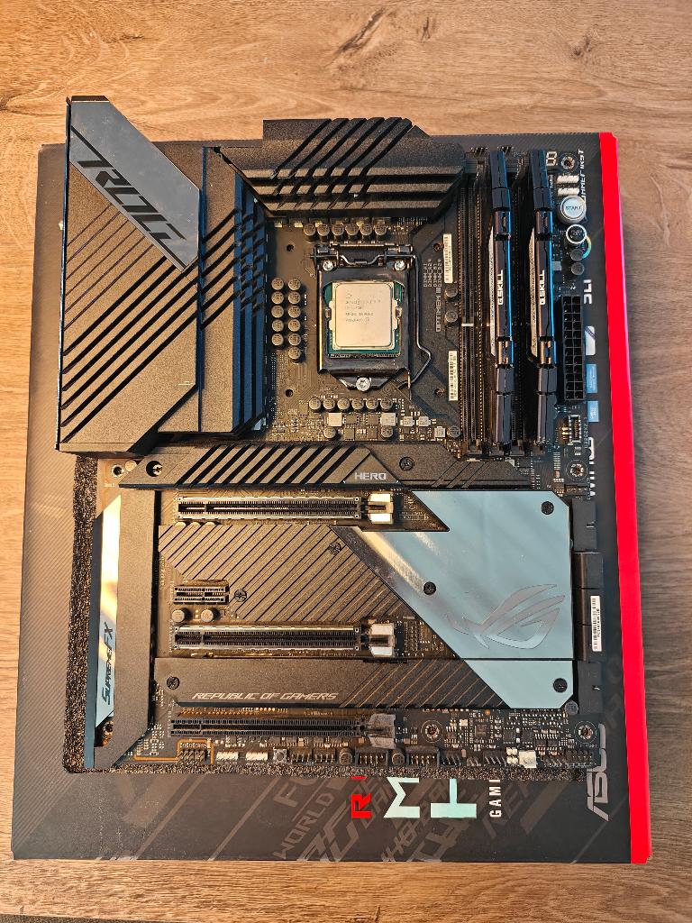 ASUS ROG Maximus XIII HERO + i7 11700k + 32 gb ram!, DDR4, Ophalen of Verzenden, Zo goed als nieuw, ATX