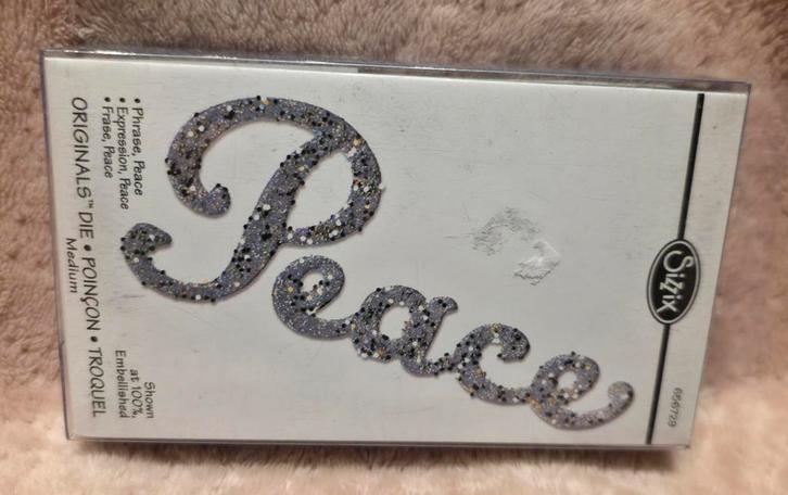 Sizzix Bigz Woorden Stans - Peace & Love, Hobby en Vrije tijd, Knutselen, Gebruikt, Gereedschap of Toebehoren, Ophalen of Verzenden