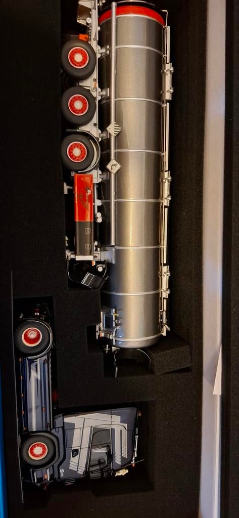 2 mooie Tekno s en 2 Wsi s, Hobby en Vrije tijd, Modelauto's | 1:50, Ophalen of Verzenden, Zo goed als nieuw, Bus of Vrachtwagen