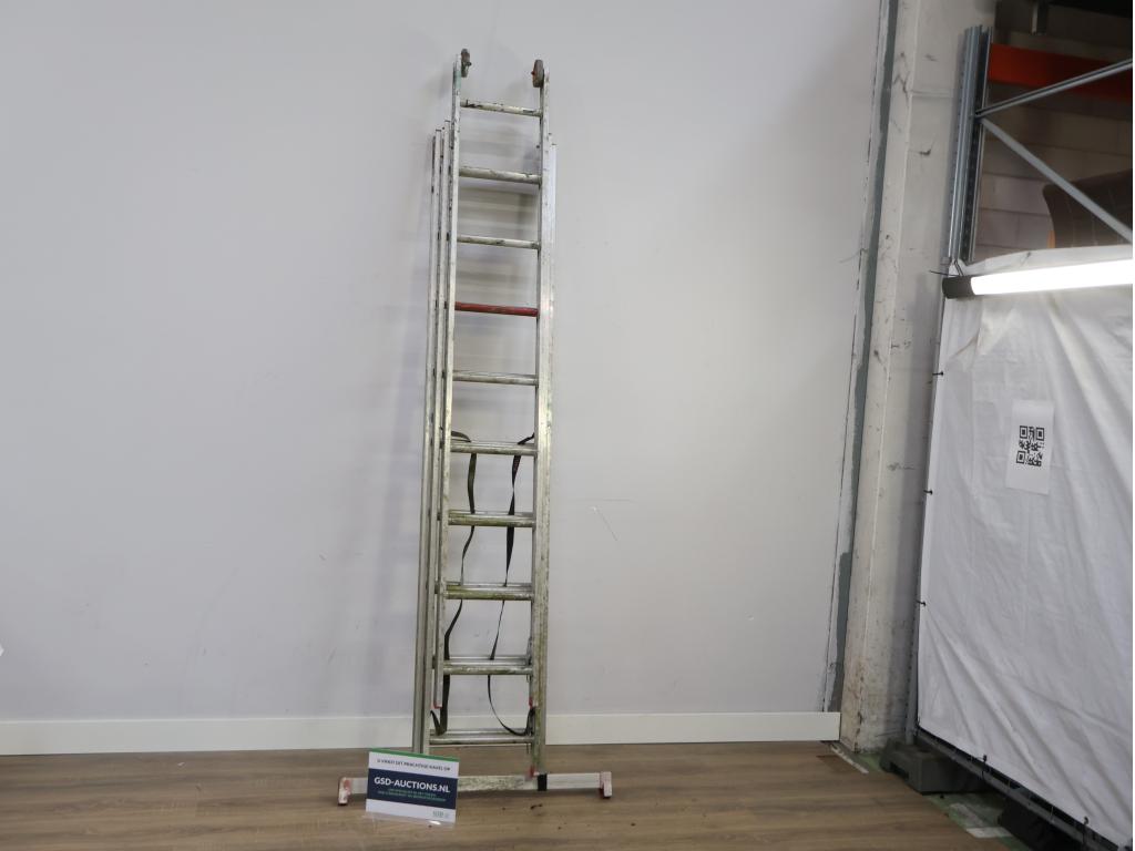 Uitschuifbare Ladder, Telescoopladder - Altrex, Doe-het-zelf en Verbouw, Ladders en Trappen, Ophalen of Verzenden, Niet ingevuld