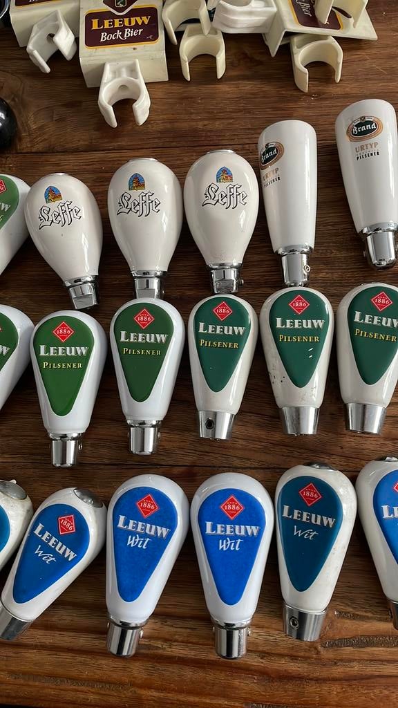 Verzameling taphendels tapknoppen biermerken, Verzamelen, Biermerken, Verzenden, Zo goed als nieuw, Overige merken