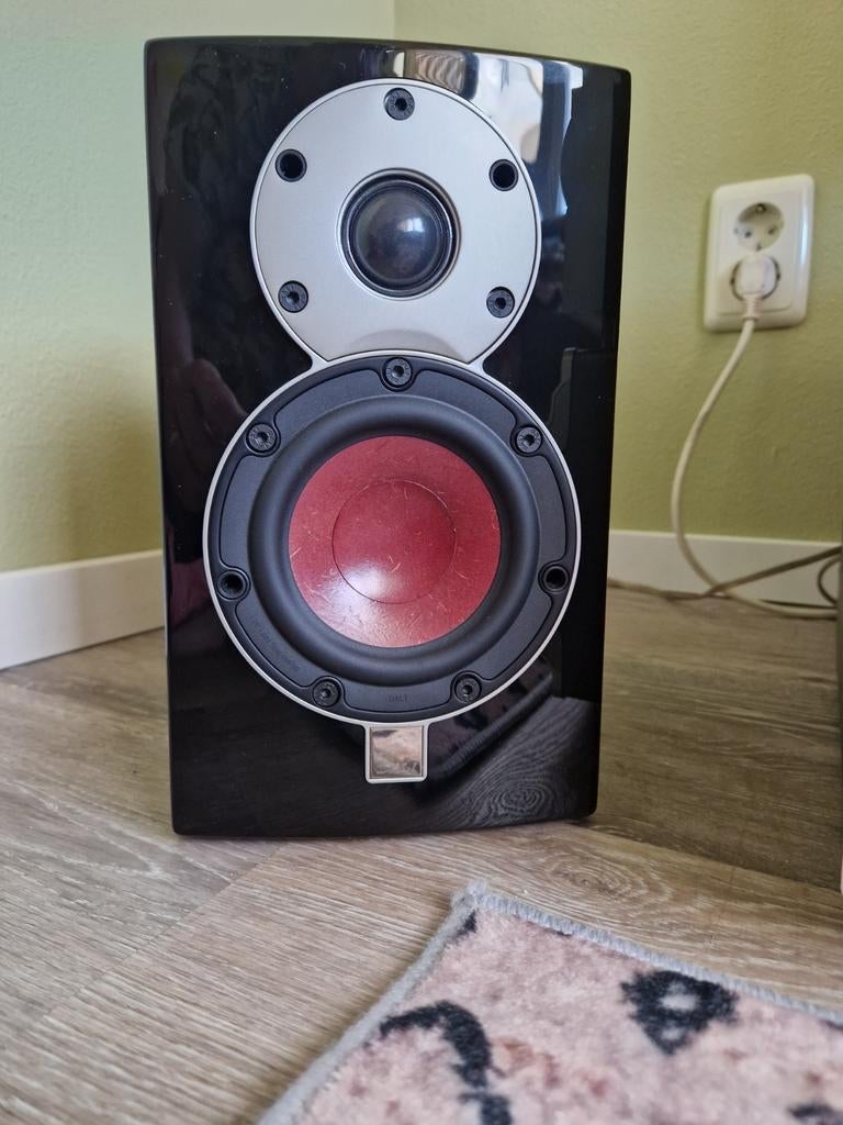 Dali menuet boekenplank speakers., Zo goed als nieuw, 60 tot 120 watt, Front, Rear of Stereo speakers, Ophalen