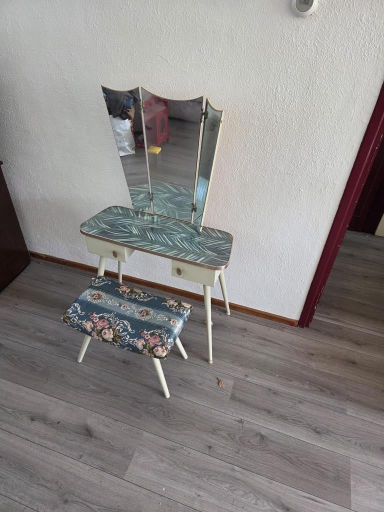 Vintage kaptafel toilettafel met krukje  3 Luik spiegel, Huis en Inrichting, Tafels | Kaptafels, Ophalen, Gebruikt, 50 tot 100 cm