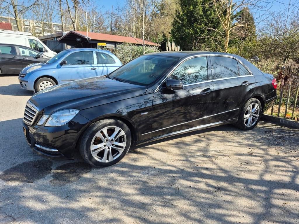 Mercedes-Benz E-Klasse 1.8 E200 CGI Sedan AUT 2011 Zwart, Auto's, Achterwielaandrijving, 4 cilinders, 1796 cc, Zwart