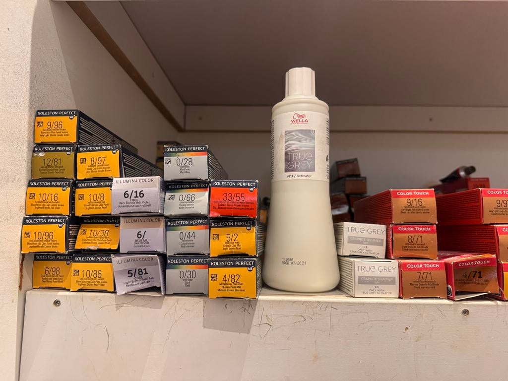 Wella Kleuringen Voorraad + Opbergsysteem + werkkar + boek, Ophalen, Gebruikt, Overige typen