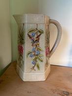 Barbotine waterkan met bloemen en vlinder nimy, Ophalen of Verzenden