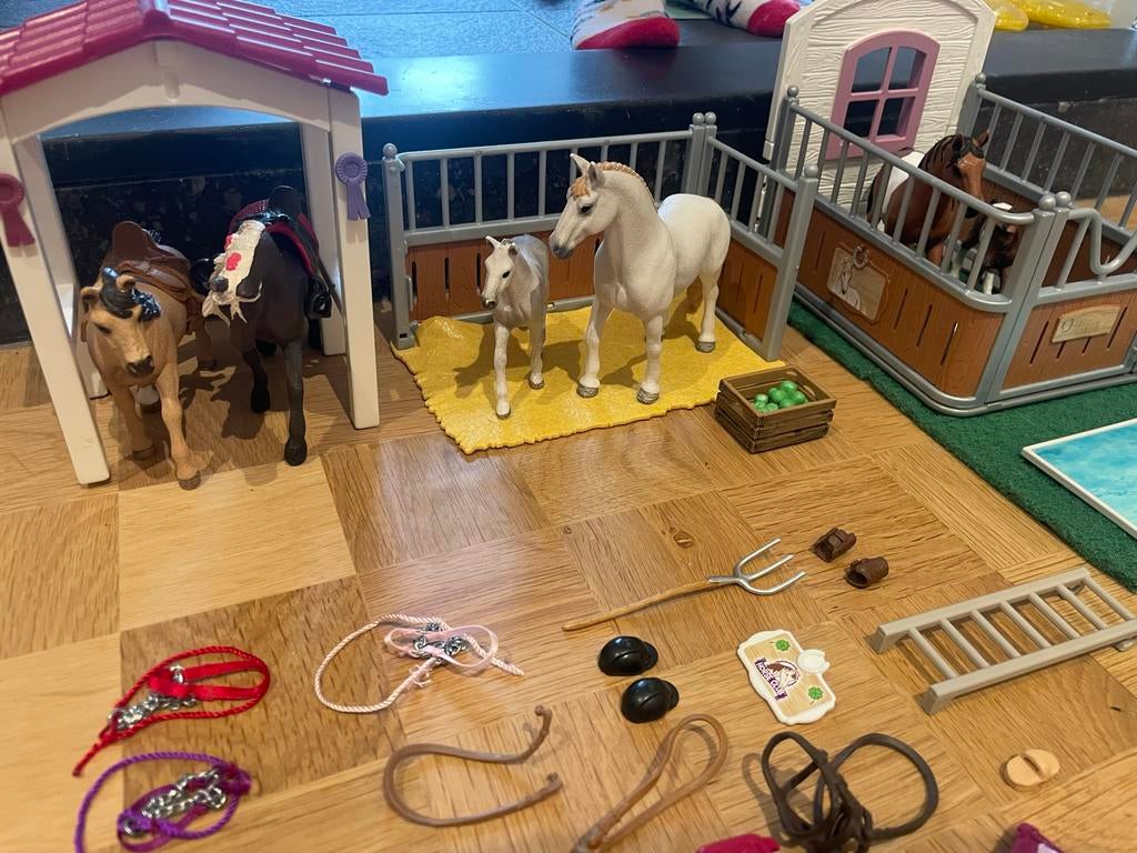 Grote Schleich Paardenset: Stal, Figuren, Auto & Accessoires, Ophalen of Verzenden, Gebruikt, Jongen of Meisje