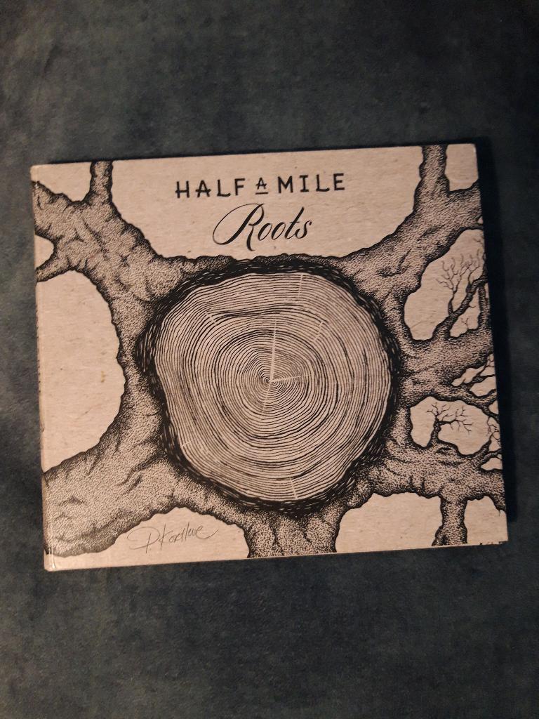 Half a mile roots, Ophalen of Verzenden, Zo goed als nieuw