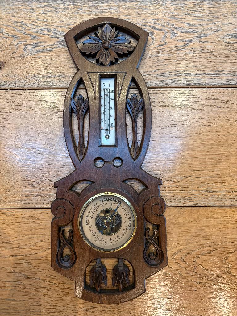 Barometer en temperatuurmeter van hout, Ophalen