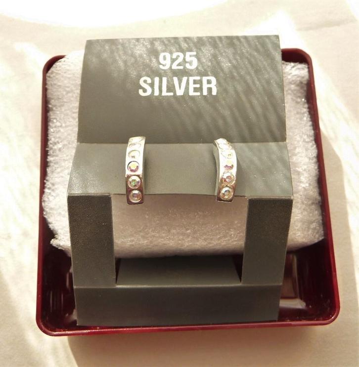 2 x OORBELLEN STEKERS 2 ZILVER EN 1 GOUDKLEUR M MOOIE STENEN, Sieraden, Tassen en Uiterlijk, Oorbellen, Zo goed als nieuw, Knopjes of Stekers