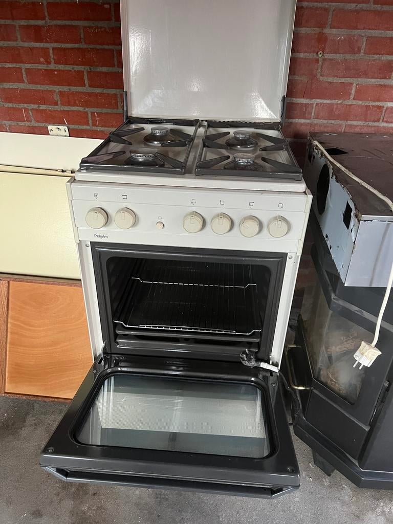 Gasfornuis met oven en afzuigkap, Witgoed en Apparatuur, Fornuizen, Ophalen, Gebruikt, 4 kookzones, Gas