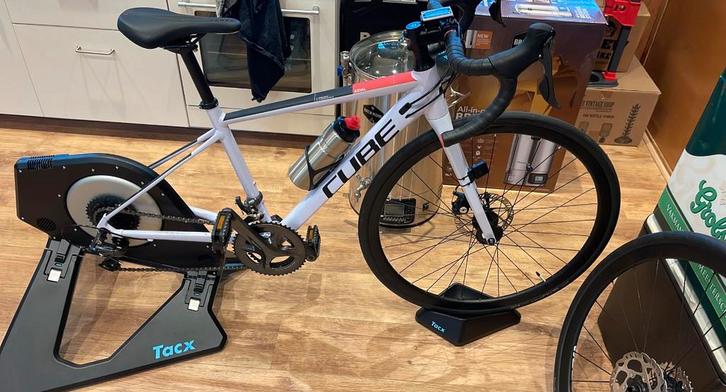 Tacx Neo 2, Fietsen en Brommers, Fietsaccessoires | Aanhangers en Karren, Zo goed als nieuw, 80 kg of meer, Ophalen