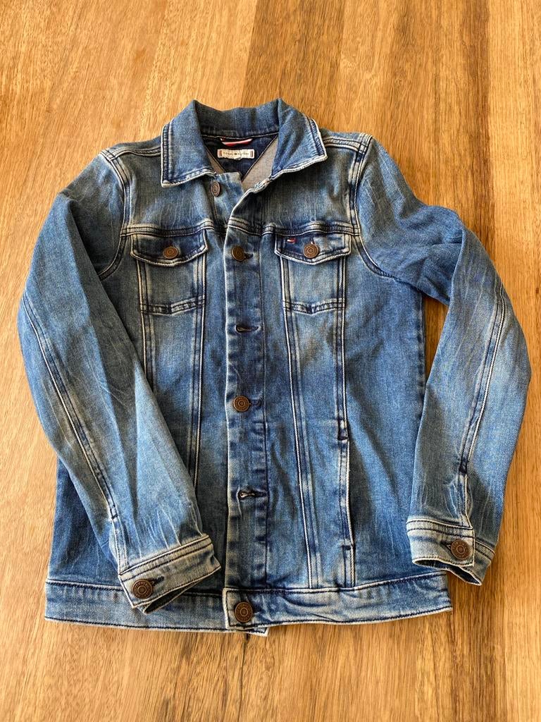 Tommy Hilfiger spijkerjas maat 164, Ophalen of Verzenden, Zo goed als nieuw, Meisje, Jas