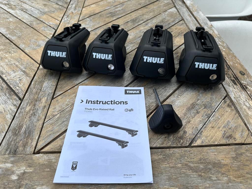 Thule evo raised rail 710410 voetenset!, Auto diversen, Dakdragers, Ophalen of Verzenden, Zo goed als nieuw
