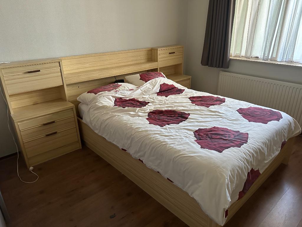 2pers. Bed met achterwand, Ophalen, Gebruikt, Tweepersoons, 140 cm