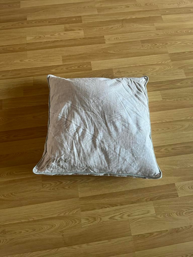 Mooi kussen van Riviera Maison, Ophalen of Verzenden, Gebruikt, Beige, Vierkant