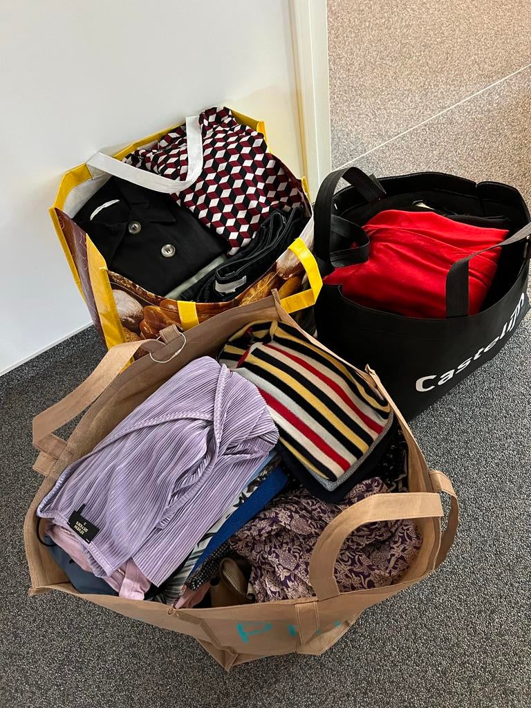 Grote partij dameskleding, Ophalen, Gedragen