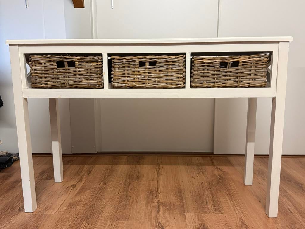 Witte sidetable met rieten manden, Huis en Inrichting, Tafels | Sidetables, Ophalen, Gebruikt, 50 tot 100 cm, Overige houtsoorten