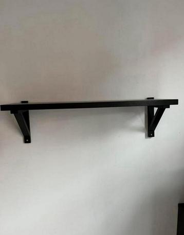 Twee wandplanken zwart beschikbaar voor biedingen