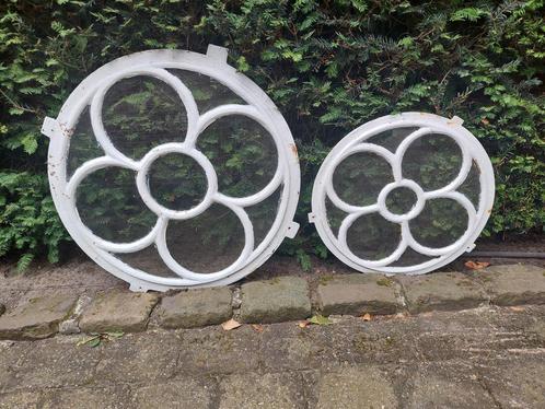 Twee mooie oude ronde gietijzeren stalramen., Doe-het-zelf en Verbouw, Glas en Ramen, Gebruikt, Minder dan 80 cm, Minder dan 80 cm
