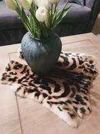 2 KONIJNEN HUIDEN GROOT, Minder dan 50 cm, 50 tot 100 cm, Bruin, Ophalen of Verzenden