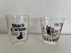 2 Whisky glazen Johnnie Walker Black and White dogs,, Ophalen of Verzenden, Gebruikt, Overige typen
