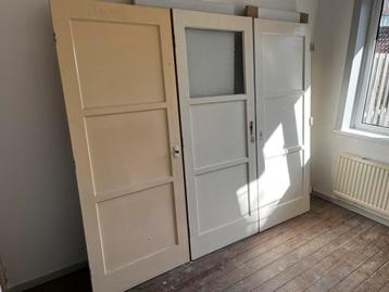 3 stuks 3-vaks deuren +_194cm hoog waarvan 1 met glas beschikbaar voor biedingen