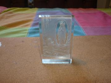 Mooi glas Bernadette bij Maria in Lourdes in goede staat beschikbaar voor biedingen