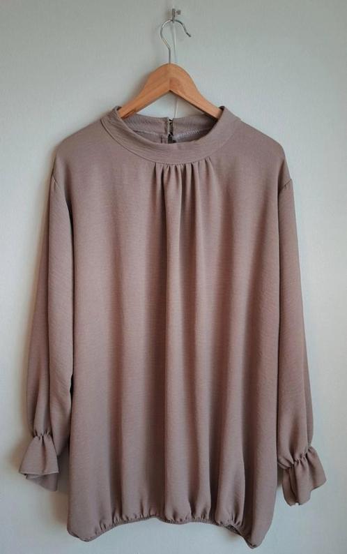 Beige blouse met ruches, Kleding | Dames, Blouses en Tunieken, Zo goed als nieuw, Maat 46/48 (XL) of groter, Beige, Ophalen of Verzenden