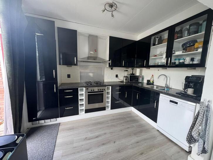 Complete keuken inclussief inbouwapparatuur., Huis en Inrichting, Keuken | Complete keukens, Gebruikt, Hoekkeuken, Zwart, Graniet of Steen