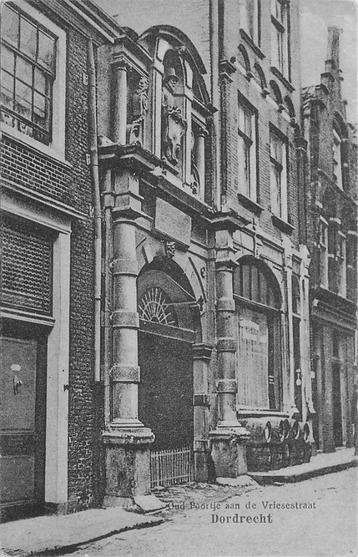 (701-055-023) Dordrecht Oud Poortje aan de Vriesestraat beschikbaar voor biedingen