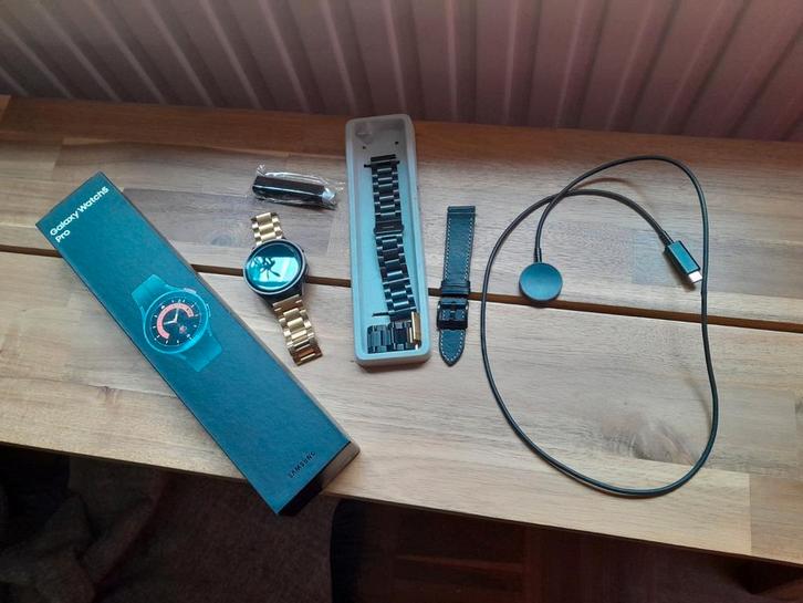 SAMSUNG Galaxy Watch 5 pro & extra bandjes, Sieraden, Tassen en Uiterlijk, Smartwatches, Zo goed als nieuw, Android, Zwart, Calorieverbanding