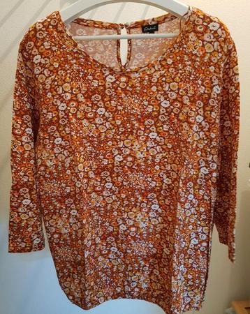 T-shirt met 3/4 mouwen. In oranje, okergeel, beige en ecru. beschikbaar voor biedingen