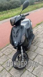 Piaggio fly, Fietsen en Brommers, Scooters | Piaggio, Maximaal 45 km/u, Ophalen of Verzenden, Zo goed als nieuw, Fly