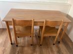 Schilte tafel plus twee stoelen, Kinderen en Baby's, Kinderkamer | Tafels en Stoelen, Ophalen, Zo goed als nieuw, Stoel(en)