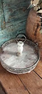 Brocante houten etagère 
Met ijzeren rand, Huis en Inrichting, Woonaccessoires | Etagères, ., Ophalen of Verzenden, Zo goed als nieuw