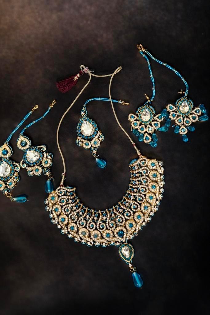 Indiase sieradenset met ketting, oorbellen en hoofdaccessoir, Sieraden, Tassen en Uiterlijk, Kettingen, Nieuw, Overige materialen