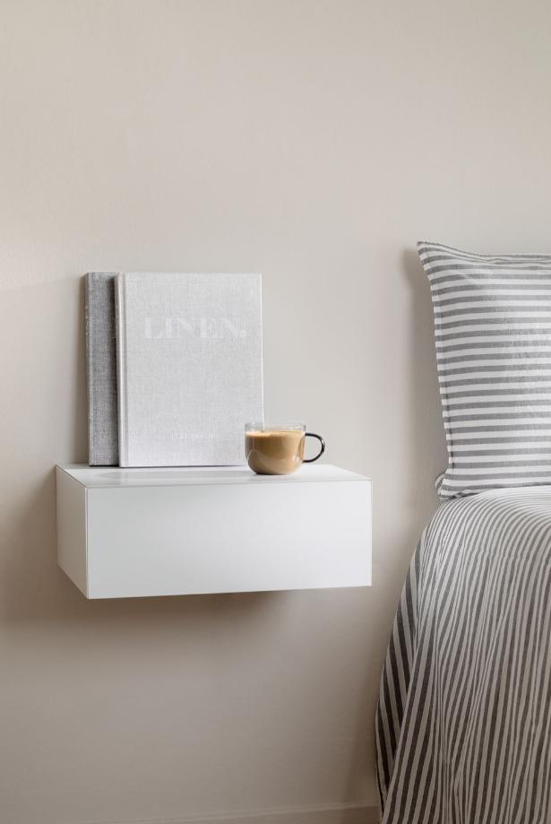 Wandkastje / Nachtkastje - Wit - Sklum Florens, Huis en Inrichting, Slaapkamer | Nachtkastjes, Minder dan 45 cm, Nieuw, Ophalen of Verzenden