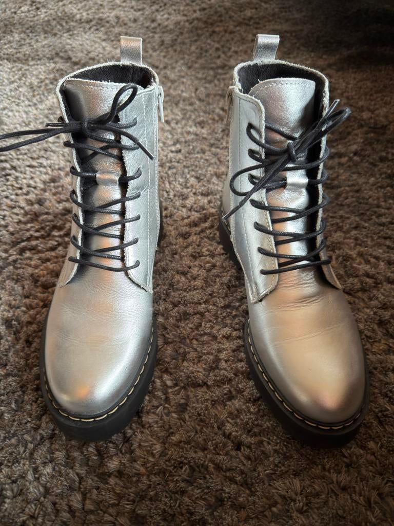 Cellini Zilverkleurige Schoenen - Maat 39, Lage of Enkellaarzen, Ophalen of Verzenden, Zo goed als nieuw, Grijs
