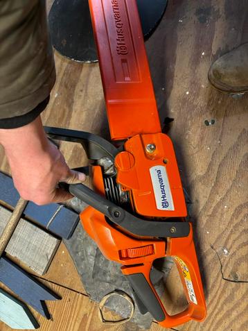 Te Huur Husqvarna 435 kettingzaag + veiligheidsuitrusting beschikbaar voor biedingen