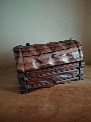 Vintage Houten Schatkistje beschikbaar voor biedingen