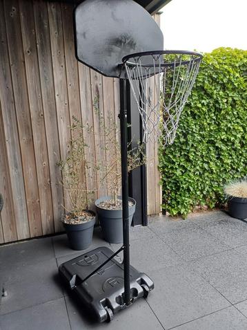 Basket bal paal hoogte verstelbaar gebruikt 2mtr beschikbaar voor biedingen