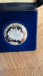 1000/1000 zilveren penning 25j Foto Quelle, Postzegels en Munten, Penningen en Medailles, Ophalen of Verzenden, Zilver