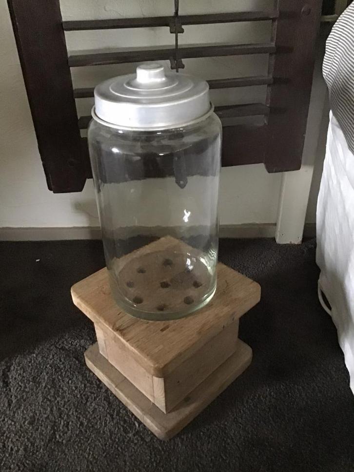 “VINTAGE” mooie glazen stolp, met leuke ouderwetse deksel!, Huis en Inrichting, Woonaccessoires | Stolpen, Zo goed als nieuw, Ophalen of Verzenden