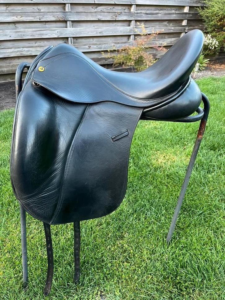 2x Anatomica 18 inch G2 en G3, Dieren en Toebehoren, Paarden en Pony's | Zadels, Zo goed als nieuw, Dressuur, Ophalen of Verzenden
