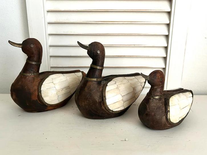 Drie vintage houten eenden met parelmoer en koper, Antiek en Kunst, Curiosa en Brocante, Ophalen