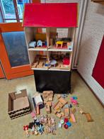 Poppenhuis met veel houten meubels en poppetjes., Ophalen, Gebruikt, Poppenhuis