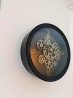 Zwarte Wandklok met Tandwielen - Decoratief en Stijlvol, Huis en Inrichting, Woonaccessoires | Klokken, Ophalen of Verzenden, Zo goed als nieuw