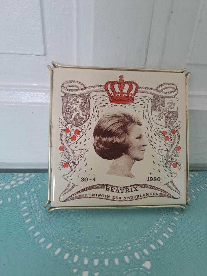 Beatrix Herdenkingstegel/onderzetter, Antiek en Kunst, Antiek | Wandborden en Tegels, Ophalen of Verzenden
