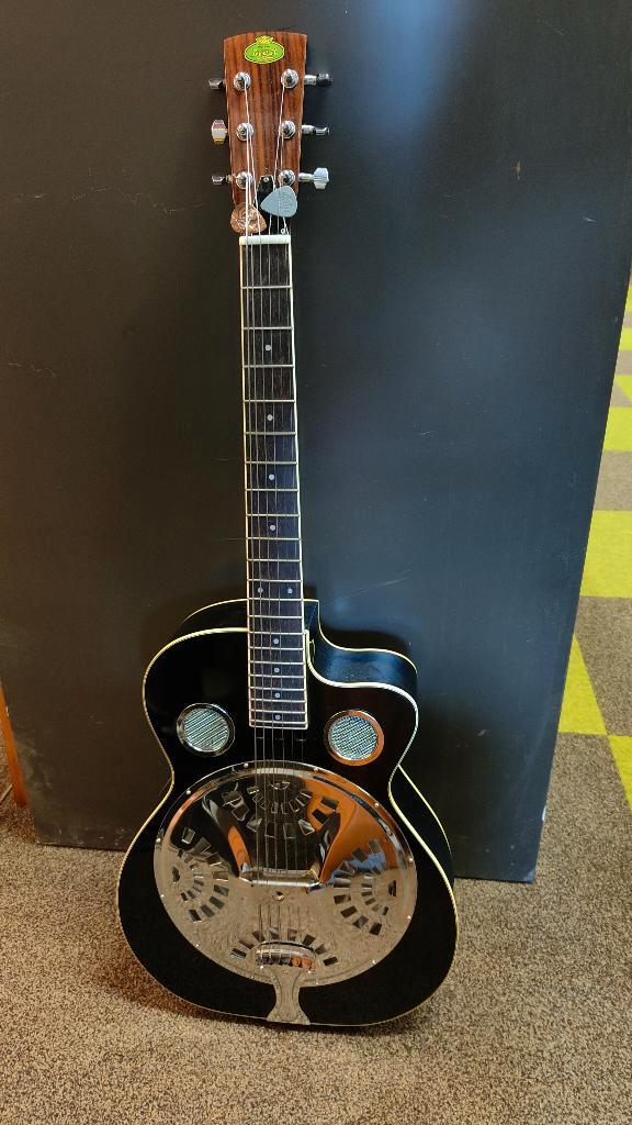 Resonator gitaar made in Japan, Muziek en Instrumenten, Snaarinstrumenten | Gitaren | Elektrisch, Zo goed als nieuw, Hollow body